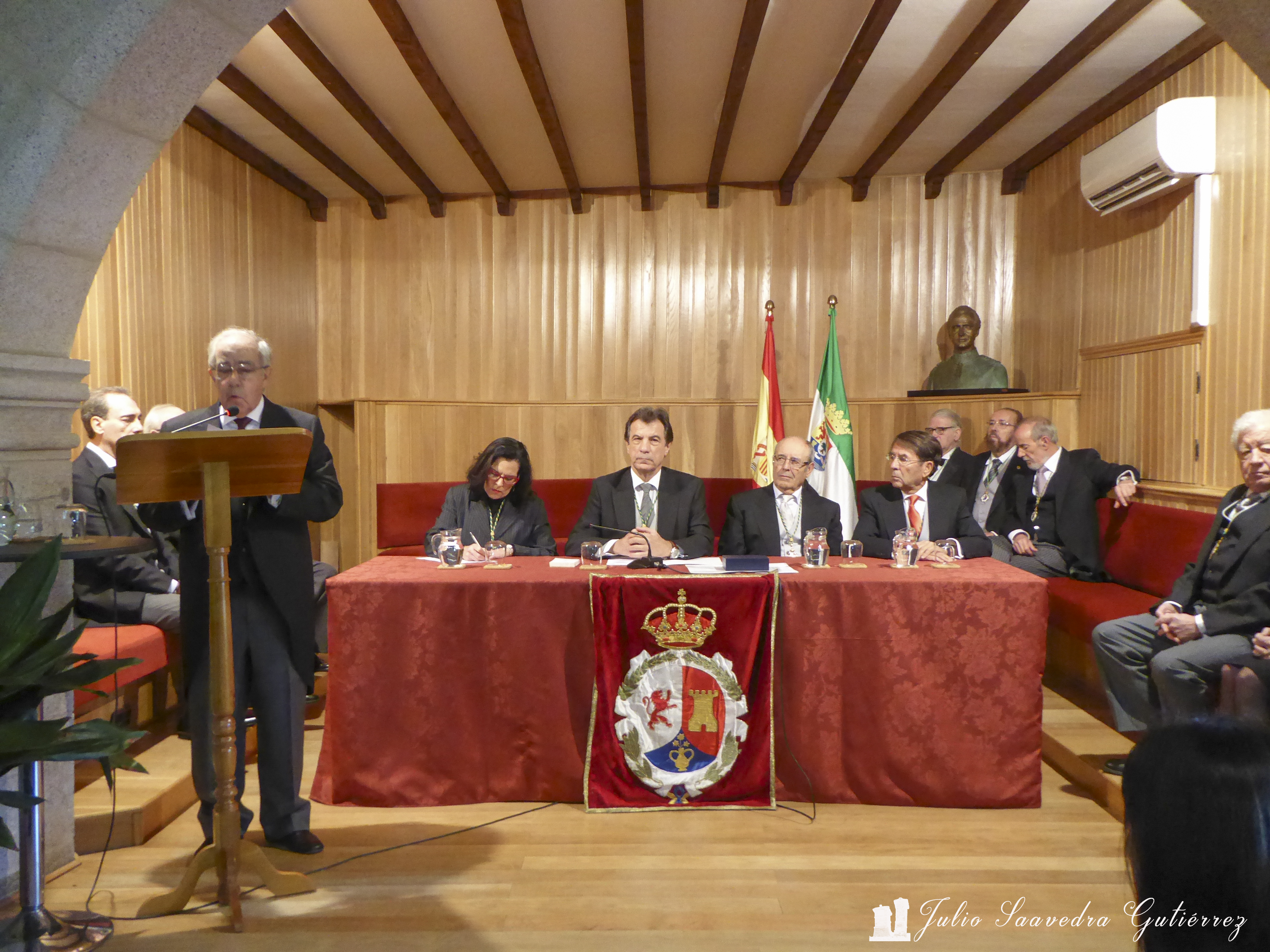 El periodista, académico de la RAELA