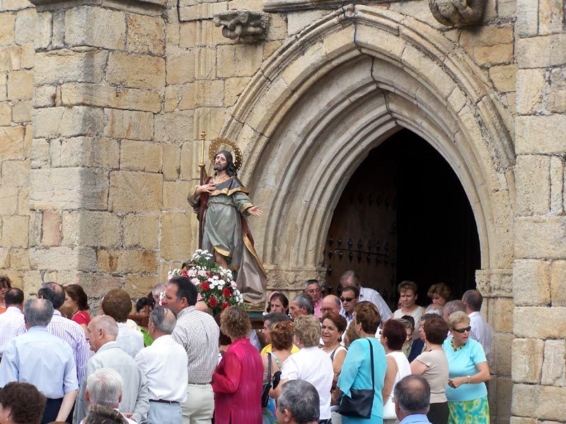 El perru de San Roqui no tieni rabo por que Ramón Ramirez se lo ha cortado