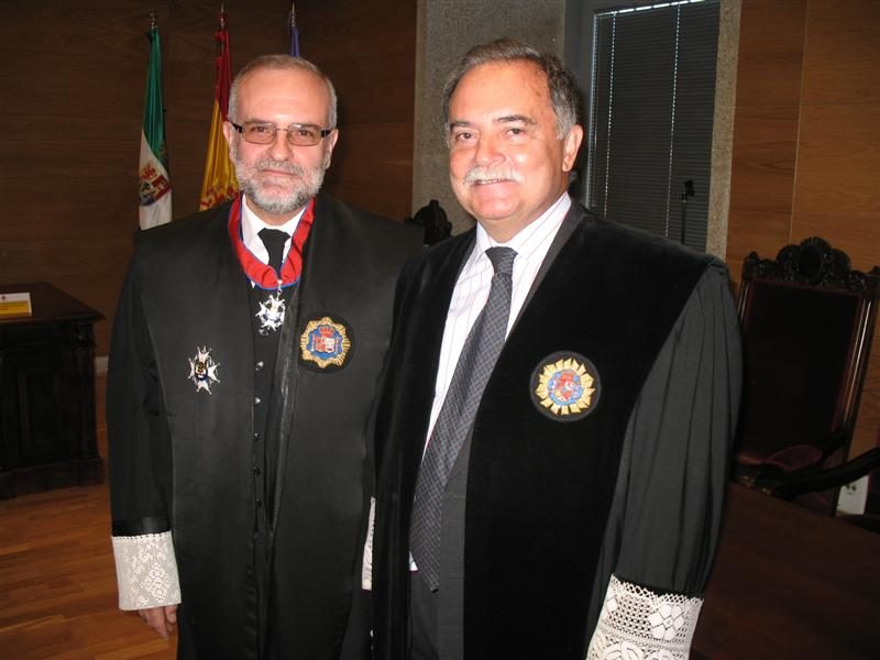 CONDECORACIÓN A NUESTRO QUERIDO PAISANO D. PEDRO BRAVO GUTIERREZ.