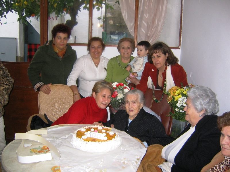 ¿A donde iras ahora con tu gran bolso negro?