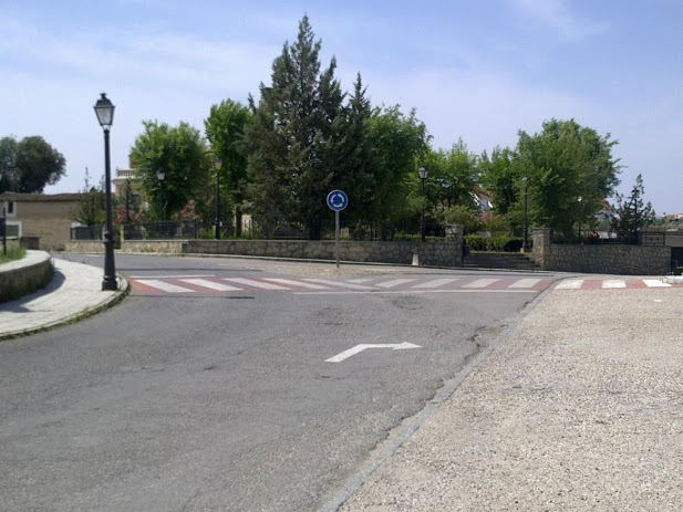 Una mala señalizacion  y conflictiva en la Cruz de los Caidos