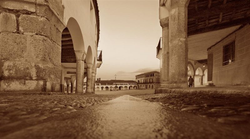 LOS VISITANTES DE LA EXPOSICION DE FOTOGRAFÍAS DE LA PLAZA ELIGEN SU IMAGEN PREFERIDA