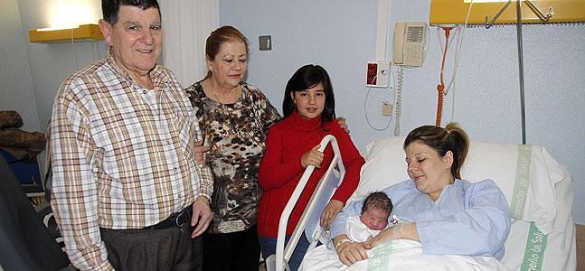 El primer cacereño en nacer en 2014 se llama Raul y es garrovillano