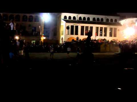 Cena popular y toro del apagón