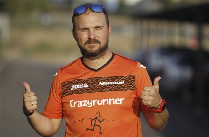 José Luis Pérez, miembro del club CrazyRunner de Cáceres: "Correr y ver cómo te superas poco a poco es gratificante"