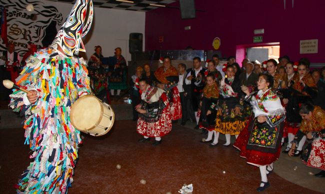 Hospital de Órbigo presume de sus mejores trajes regionales