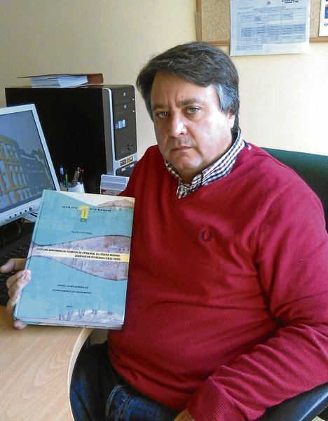 Daniel Leno, licenciado en Antropología y graduado en Enfermería: "La reacción social al cólera en el siglo XIX fue la misma que con el ébola: miedo"