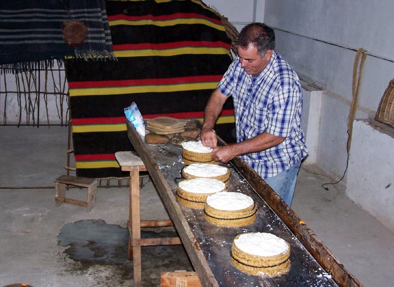LA RECUPERACIÓN DE UN VIEJO OFICIO: LA QUESERA