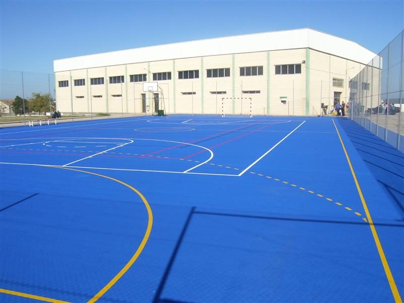 Los vecinos de Garrovillas estrenan la pista deportiva